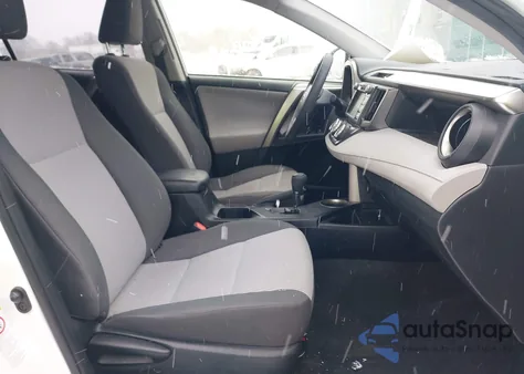 2015 Toyota Rav4 Le z USA, uszkodzony, nr VIN JTMBFREV8FD170575